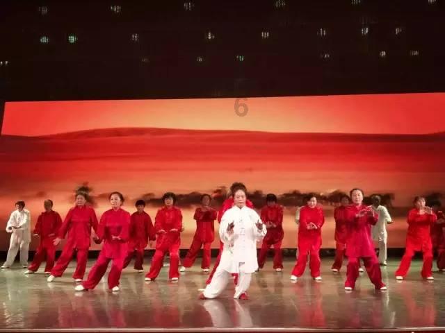 因为汽油需要进口，邻国打车比国内大多数城市都贵，起步价14元游戏画面